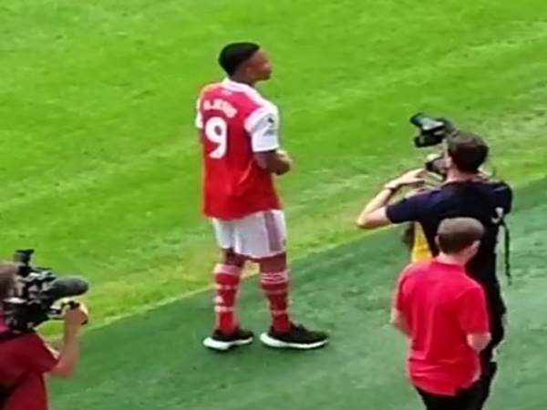 Tin Arsenal 1/7: Tân binh Gabriel Jesus được khoác áo số 9