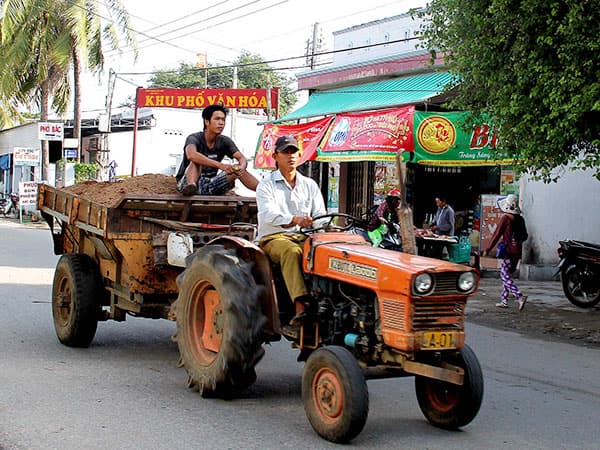 Mơ thấy xe công nông may hay xui đánh con gì tiền vàng bội thu?